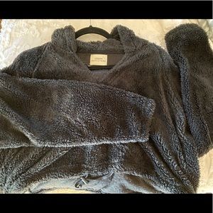 URBAN OUTFITTERS Crop Fuzzy Sweater